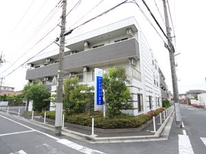 建物と看板の写真