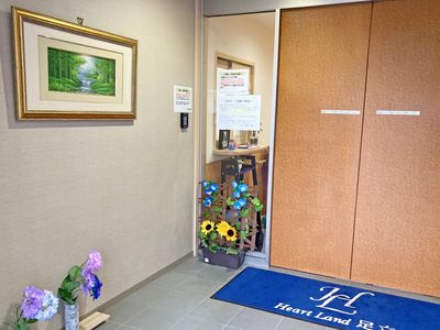 エントランスの暖かい雰囲気