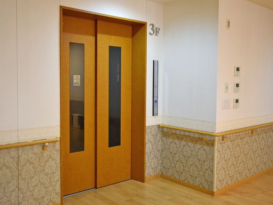 清潔感あるエレベーターホール