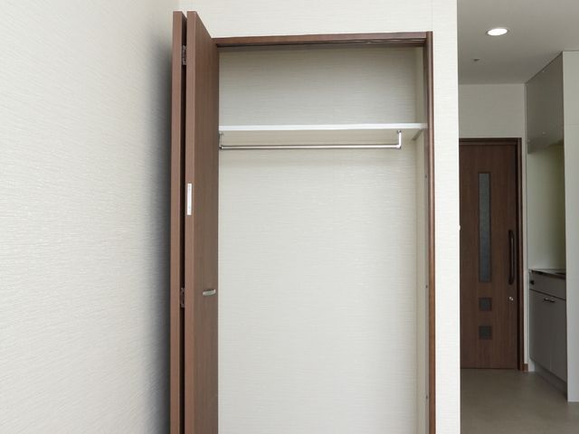 開放的なクローゼット空間 クローゼット 広々とした収納スペースが備わる居室です。整理整頓しやすい設計で、日々の生活が快適になります。