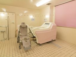 バリアフリー設計の浴室