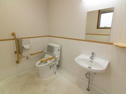バリアフリーなトイレ設備