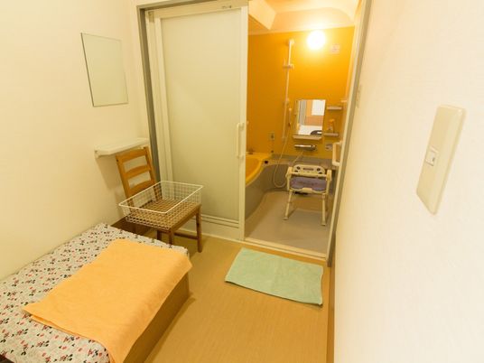 居室と付属の浴室