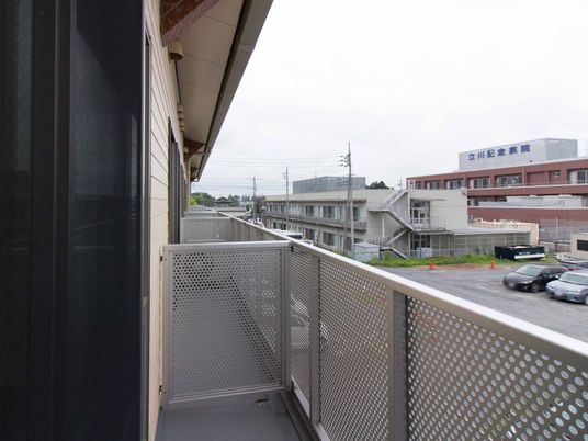 広々としたバルコニーの眺め