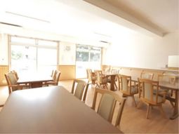明るい食堂の様子