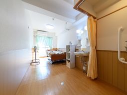 明るい居室の様子