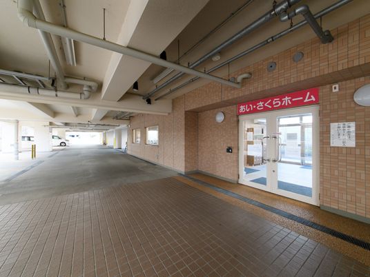 広々とした明るいエントランス