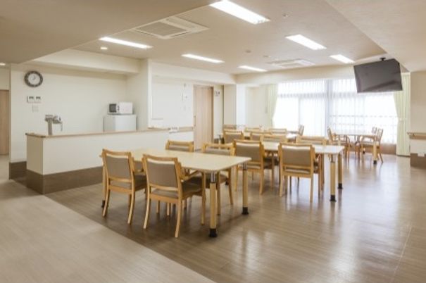 明るい食堂の様子