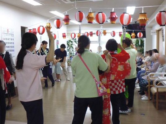 お祭り気分の多目的室