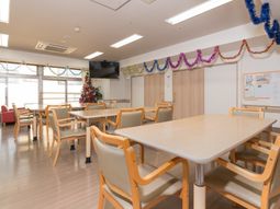 装飾の施されたダイニング