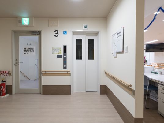 清潔で広々とした廊下
