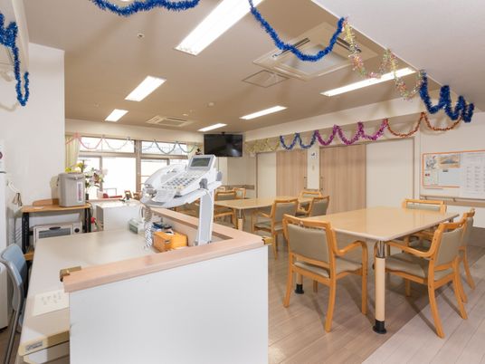 広々とした明るめの食堂