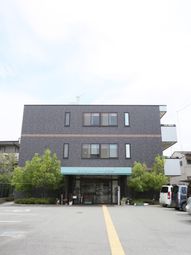 モダンな外観の建物