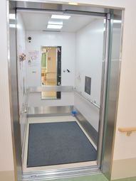 清潔感あるエレベーター入口