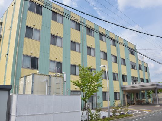 カラフルな建物のエントランス