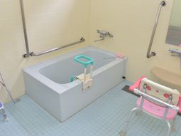 バリアフリーの浴室設備