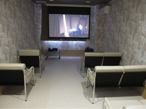 映画を楽しむ憩息スペース
