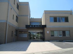 清潔感のある建物エントランス