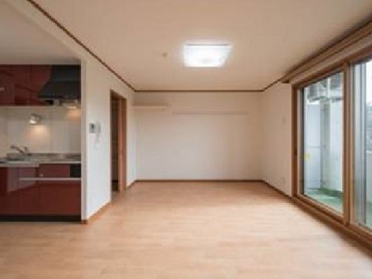 広々とした明るい居室