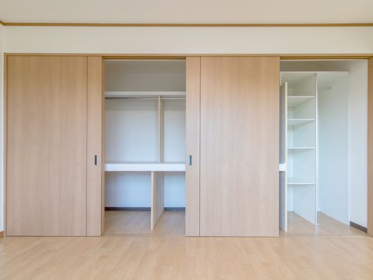 広々とした洋室クローゼット