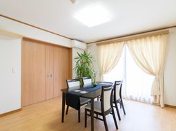 広々とした明るい居室