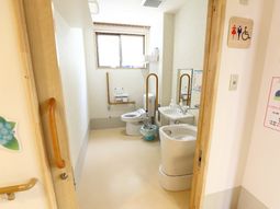 トイレの洗練された内観