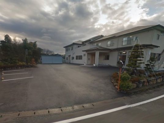 静かな環境の建物外観