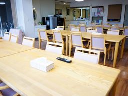 明るいダイニングテーブル配置