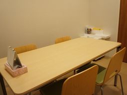 シンプルな多目的テーブル