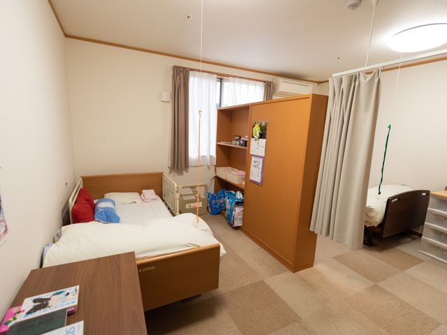 個室の居心地のよい居室 居室 個々のプライバシーが保たれた、ゆったりとした居室です。日々のくつろぎの時間を大切にすることができます。