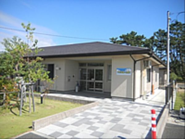 晴れた日のエントランス風景