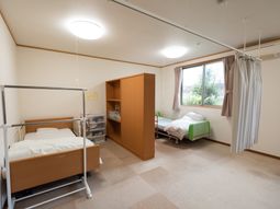 明るい居室の様子