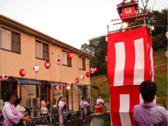 祭り気分を味わう居室外