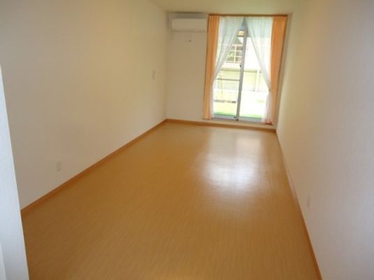 明るい居室の空間