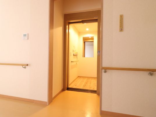 温かい光の居室入り口