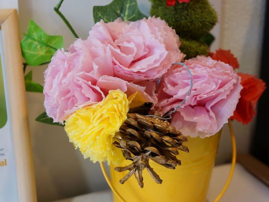 色鮮やかな造花のアレンジ