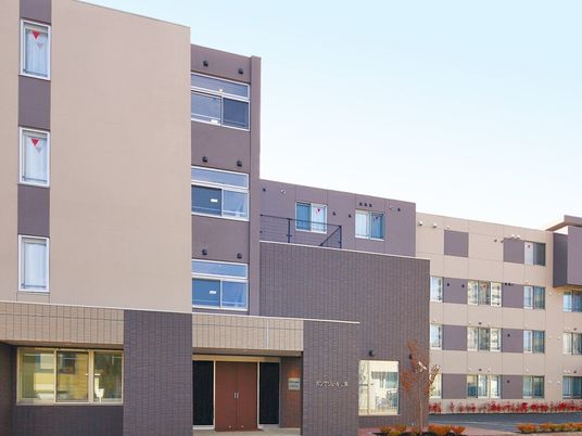 モダンな外観の建物