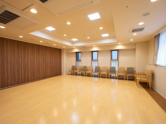 広々とした明るい多目的室