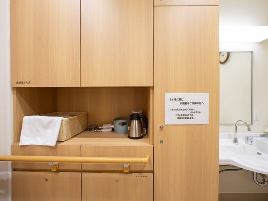 清潔な洗面台と棚