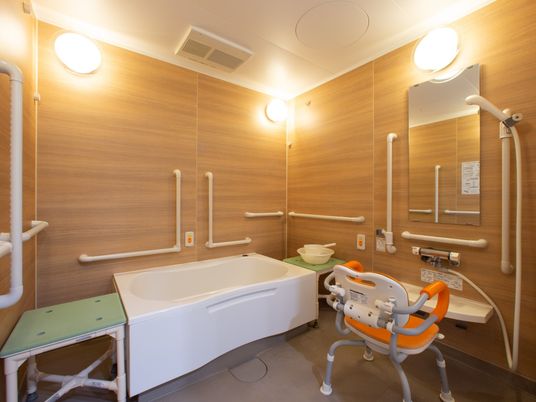 バリアフリーの浴室設備