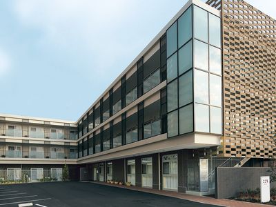 モダンな外観の建物