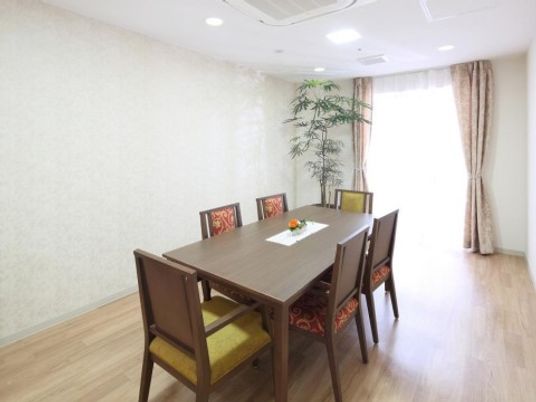 明るい空間の食堂