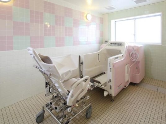 快適な設備の浴室