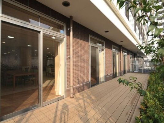 木製テラスの外観