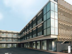 現代的な建物の外観