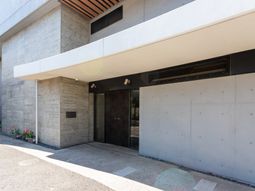 建物のエントランス