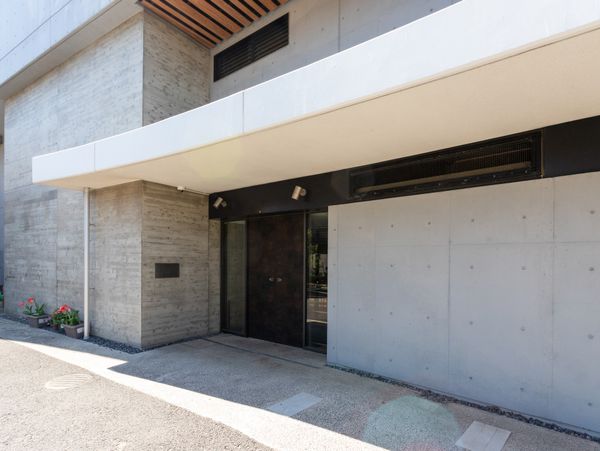 建物のエントランス