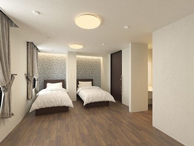 広々とした明るい居室 居室 ゆったりとした雰囲気の二人部屋で、プライバシーも配慮されています。明るい光が差し込む窓辺で、穏やかな時間を過ごせそうです。