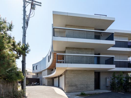 開放感ある建物外観  