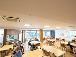 明るいダイニングスペース